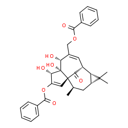 ChemSpider 2D Image | (1S,4R,5S,6R,9R,10R,12R,14R)-7-[(Benzoyloxy)methyl]-4,5,6-trihydroxy-11,11,14-trimethyl-15-oxotetracyclo[7.5.1.0~1,5~.0~10,12~]pentadeca-2,7-dien-3-yl benzoate | C33H34O8