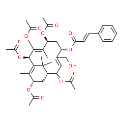 ChemSpider 2D Image | (1R,2S,5S,7S,8Z,10R,13S)-2,7,9,10,13-Pentaacetoxy-4-(hydroxymethyl)-8,12,15,15-tetramethylbicyclo[9.3.1]pentadeca-3,8,11-trien-5-yl (2E)-3-phenylacrylate | C39H48O13