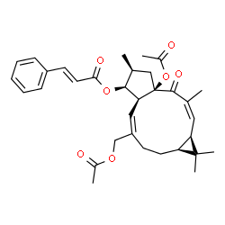 ChemSpider 2D Image | (1aR,2Z,4aR,6S,7S,7aS,8E,11aS)-4a-Acetoxy-9-(acetoxymethyl)-1,1,3,6-tetramethyl-4-oxo-1a,4,4a,5,6,7,7a,10,11,11a-decahydro-1H-cyclopenta[a]cyclopropa[f][11]annulen-7-yl (2E)-3-phenylacrylate | C33H40O7